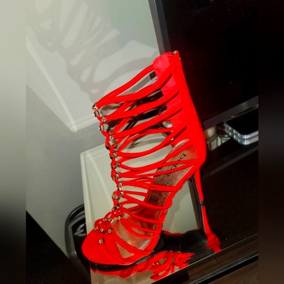 Heels - Picture 2 of 3